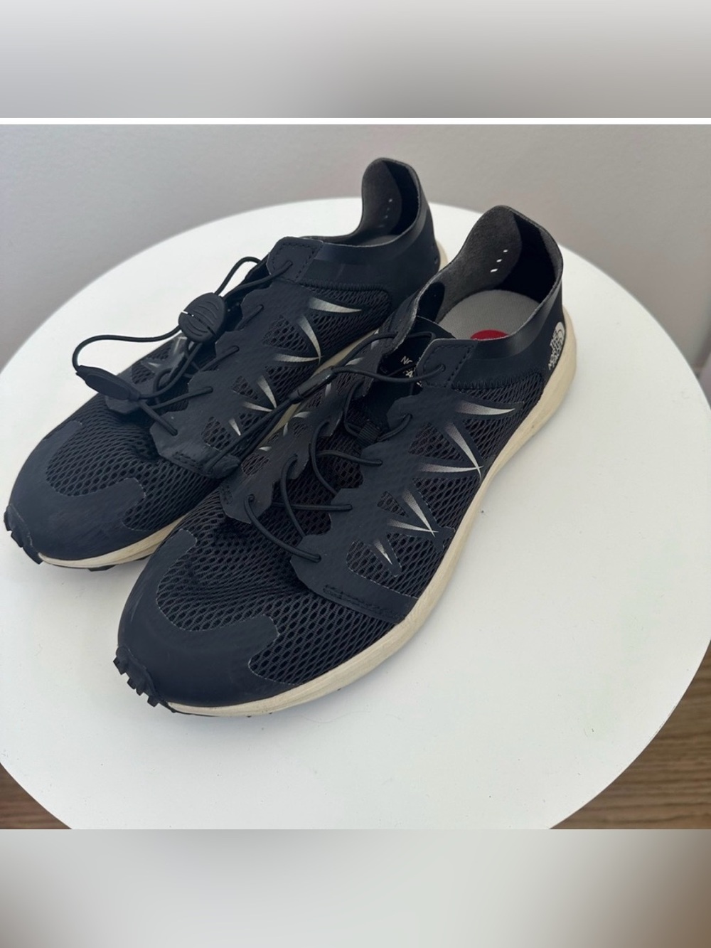The north faceBlack woman’s Lightweight water Sneakers